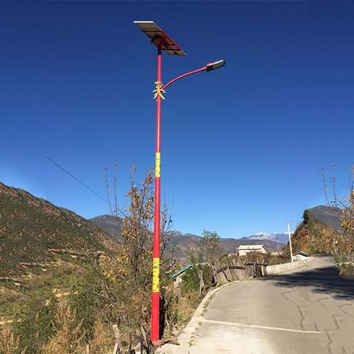 云南山路民族特色太陽能路燈